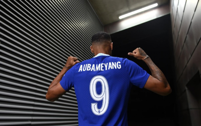Aubameyang liều lĩnh nhận số áo bị nguyền rủa tại Chelsea