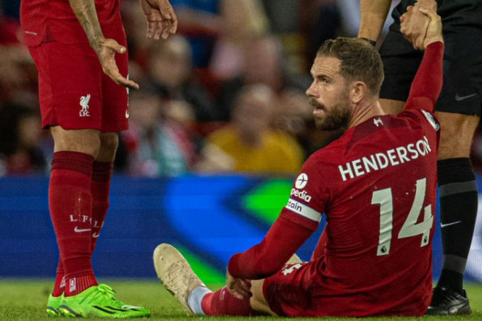 Hé lộ thời gian Henderson nghỉ thi đấu, Liverpool choáng váng