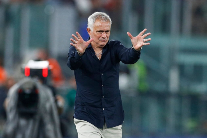 Jose Mourinho chỉ trích Andrea Belotti ’mắc virus’ rườm rà