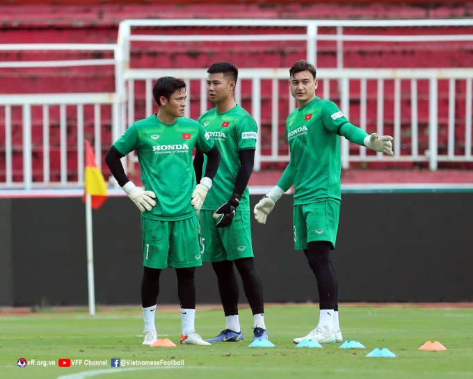 ĐT Việt Nam hội quân, chuẩn bị ‘đá nháp’ với Singapore ở AFF Cup