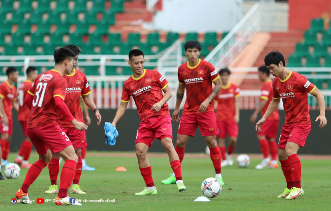 ĐT Việt Nam hội quân, chuẩn bị ‘đá nháp’ với Singapore ở AFF Cup