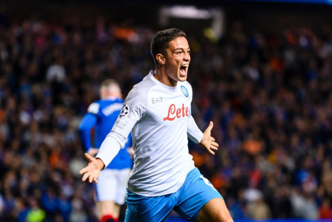 Tổng hợp tâm điểm vòng 7: Jose Mourinho nhận thẻ đỏ; Napoli độc chiếm ngôi đầu bảng