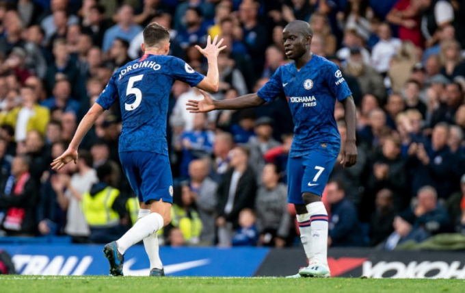 ’Máy đếm nhịp’ của Chelsea âm thầm mời gọi Barcelona kí hợp đồng