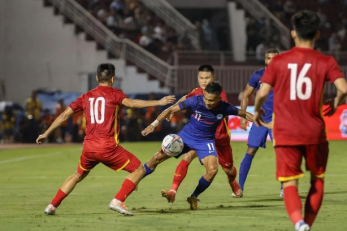 Fan Singapore: ’Không thua Việt Nam 10-0 là tốt rồi’