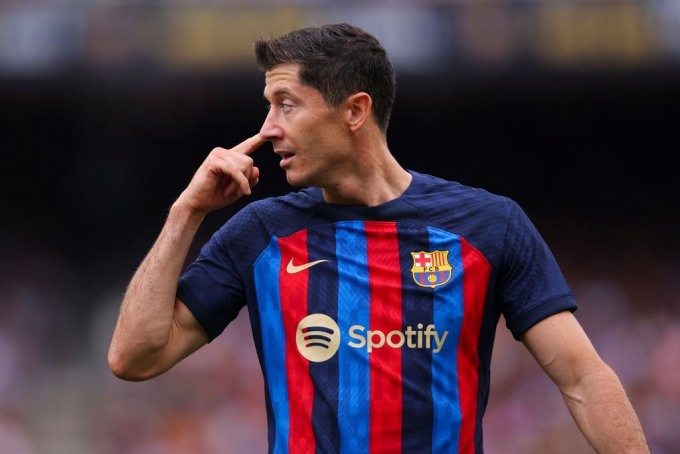 Tiểu Messi muốn làm trái ý Xavi, đòi soán ngôi Lewandowski vì lý do khó đỡ
