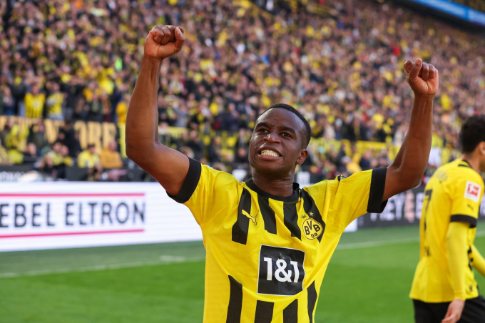 Man United nhảy vào cuộc đua giành chữ ký Moukoko của Dortmund