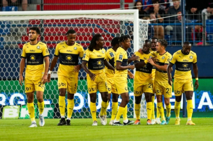 Báo Pháp dự đoán đội hình xuất phát không có Quang Hải, Pau FC ngắt mạch bất bại