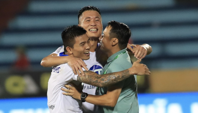 Vòng 17 V-League 2022: Nam Định ‘thoát hiểm’