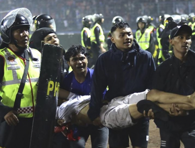 Chủ tịch FIFA lên tiếng về bạo loạn Indonesia, Liverpool, M.U cùng Real nhắn gửi