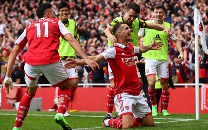Fabregas đưa ra nhận định không tưởng về trung vệ trụ cột của Arsenal