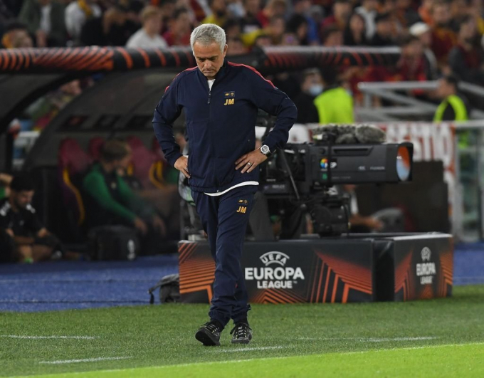 Bị lội ngược dòng trên sân nhà, Jose Mourinho tỏ ra không phục