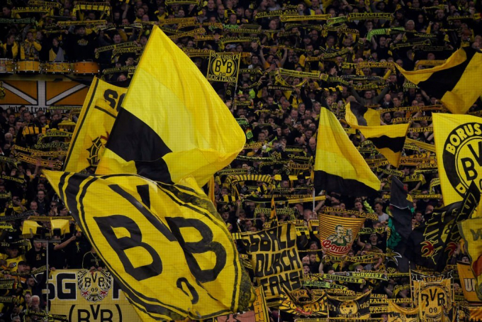 Bayern Munich bị Borussia Dortmund cầm hòa ngoạn mục ở phút bù giờ