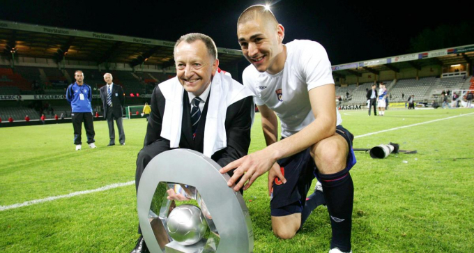 Benzema giúp Lyon bỏ túi 1 triệu euro nhờ danh hiệu Quả bóng Vàng