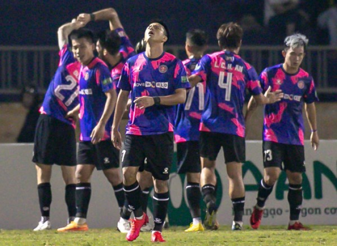 Thắng SLNA, Sài Gòn FC vững bước trên cuộc đua trụ hạng