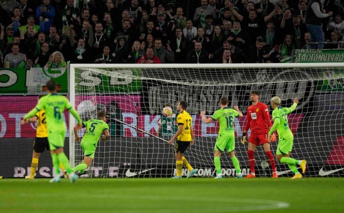 Kết quả Wolfsburg - Borussia Dortmund: BVB bị ’sói thịt’ khi xa nhà