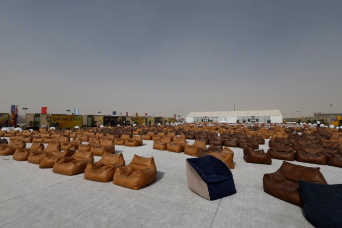 Phòng trọ ’container chở hàng’ xem World Cup 2022 ở Qatar có gì?