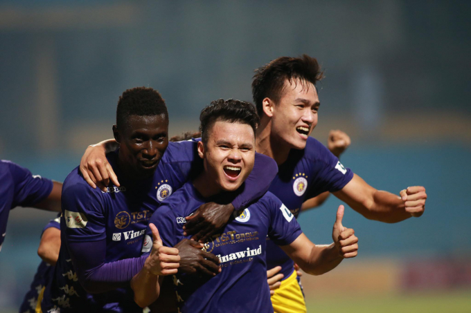 Đá cho Pau FC, Quang Hải vẫn được huy chương vàng V-League