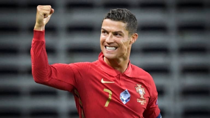 Jorge Mendes mang Ronaldo đến Newcastle