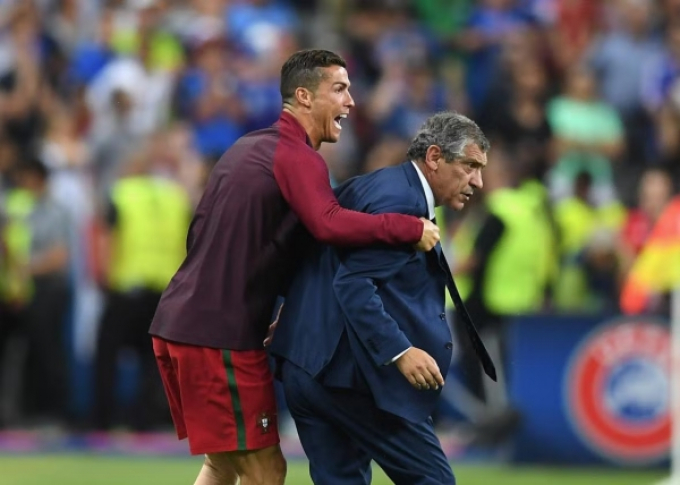Ronaldo bất ngờ đổ bệnh, HLV Bồ Đào Nha làm sáng tỏ nghi vấn bị ép sử dụng CR7