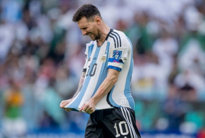 Lỗi hẹn với Messi, Hoàng Đức trao giải cho người quen Mohammed Al-Owais