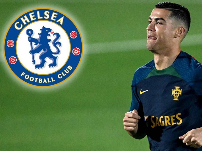 Ronaldo cách Chelsea ’một bước chân’, nhân vật quyền lực tại MU xoay chuyển tình thế