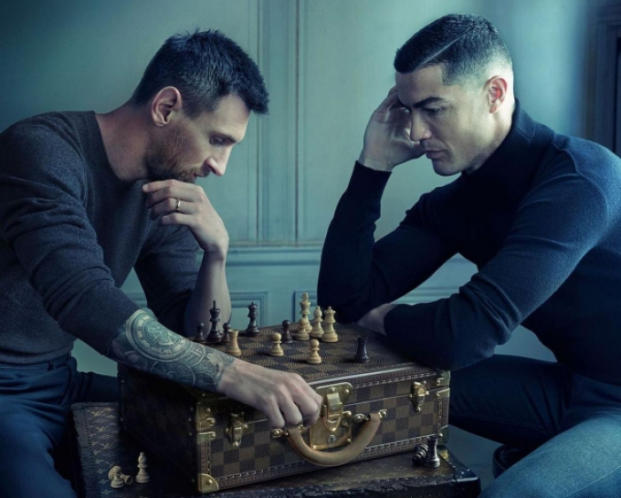 Ronaldo phá vỡ im lặng về bức ảnh chơi cờ vua cùng Messi
