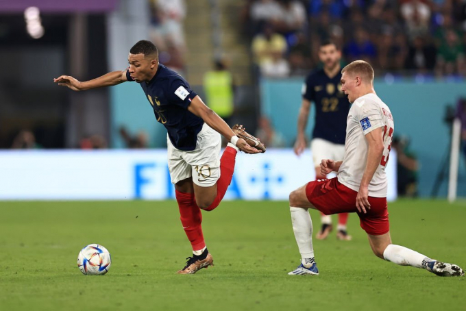 Pháp trở thành đội đầu tiên giành tấm vé đi tiếp tại World Cup 2022