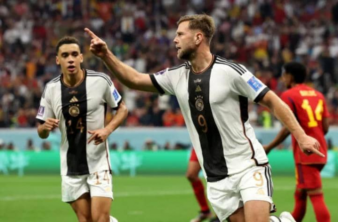 Đức bị FIFA điều tra sau trận hòa Tây Ban Nha