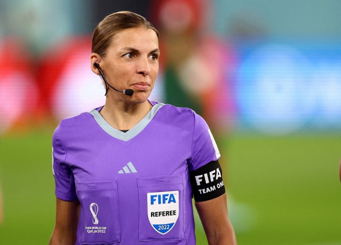 Nữ trọng tài đầu tiên bắt chính tại World Cup 2022