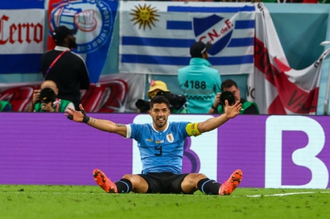 Uruguay bị Hàn Quốc cuỗm vé vòng 1/8, Suarez tức tối đòi FIFA giải thích