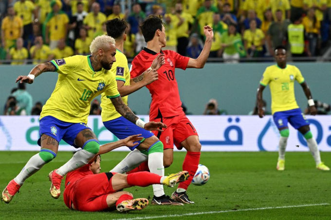 Neymar rực sáng trong ngày trở lại, Brazil đưa Hàn Quốc trở lại mặt đất