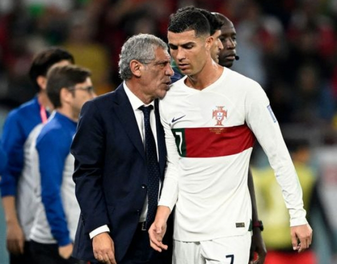 Ronaldo làm HLV Bồ Đào Nha hoàn toàn không thích, vị trí đội trưởng lung lay