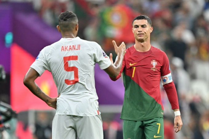 Nghi vấn Ronaldo rời sân khi Bồ Đào Nha ăn mừng