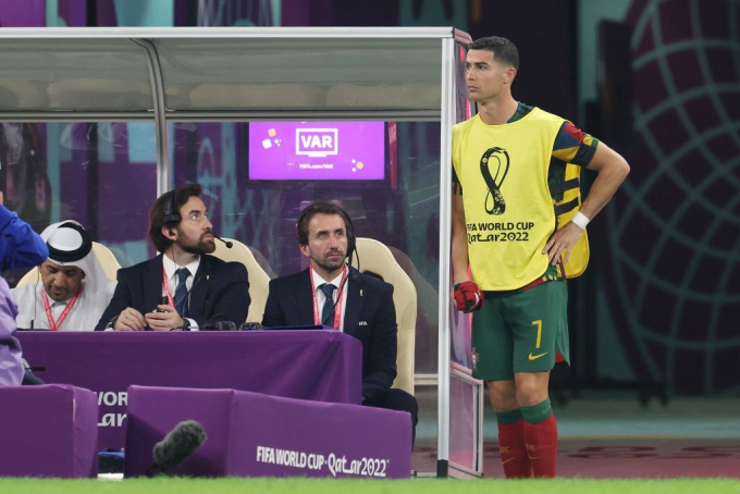 Ronaldo trầm ngâm trước pha lập công của Goncalo Ramos