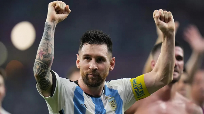 Vị trọng tài khó ưa có thể khiến Messi bị loại ở World Cup