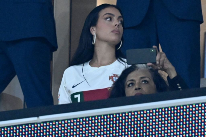Vợ Ronaldo có hành động đặc biệt để cổ vũ chồng