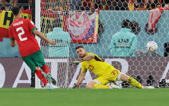 Hakimi bị phàn nàn vì lãng quên ‘nóc nhà’ sau trận thắng của Morocco