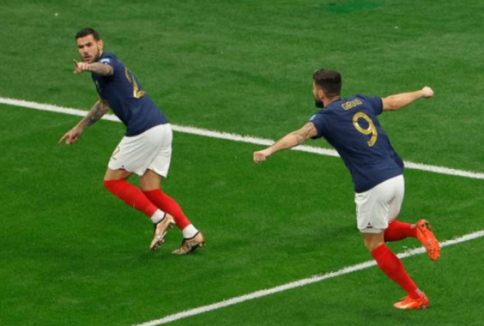 Triệu hồi Benzema đá chung kết World Cup? HLV Deschamps phản hồi ra sao