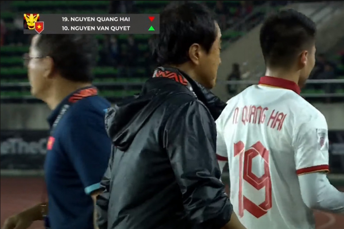 Vì sao Quang Hải phải rời sân sớm trong trận gặp Lào?