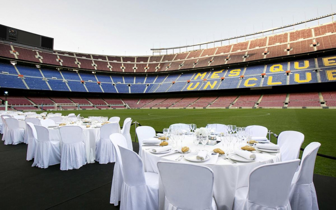 Barcelona biến Spotify Camp Nou thành sân bóng bầu dục