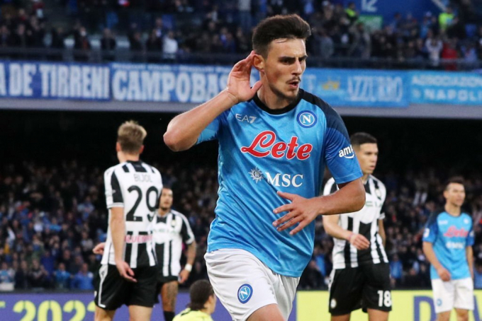 Nhờ một cú điện thoại, Liverpool sở hữu ngay cầu thủ đa năng của Napoli