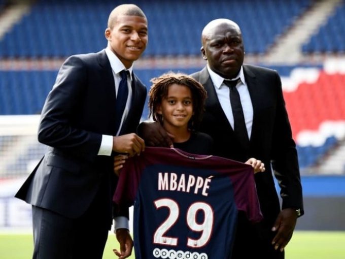 Tài năng trẻ: Ethan Mbappe - Cậu em nhà Mbappe vừa ra mắt đội một PSG là ai?