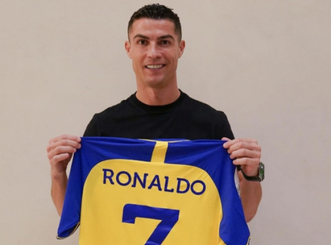 CHÍNH THỨC! Ronaldo ra mắt CLB mới, ký hợp đồng siêu khủng