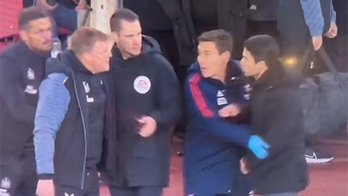 HLV Arteta suýt choảng nhau với đồng nghiệp, tố trọng tài cướp của Arsenal 2 quả phạt đền