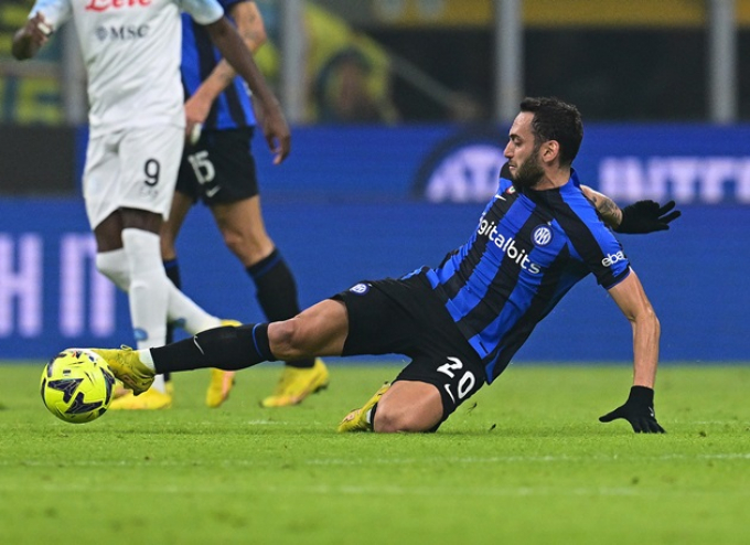 Quật ngã Napoli, Inter khiến cuộc đua vô địch Serie A đầy hấp dẫn