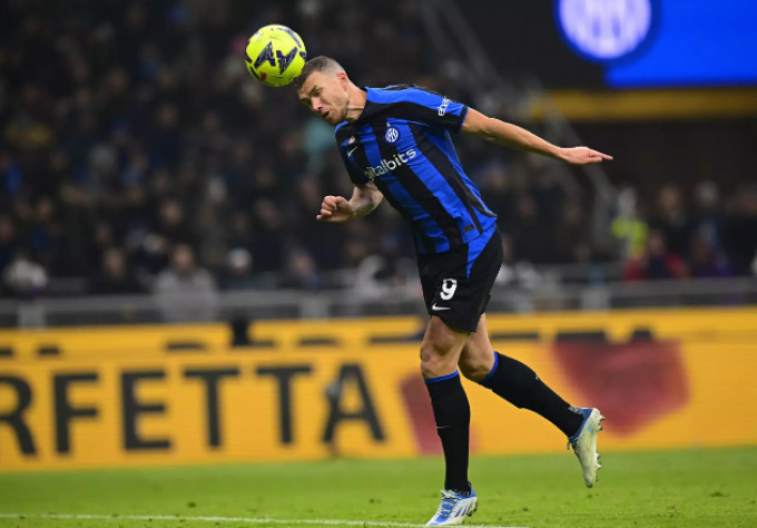 Quật ngã Napoli, Inter khiến cuộc đua vô địch Serie A đầy hấp dẫn
