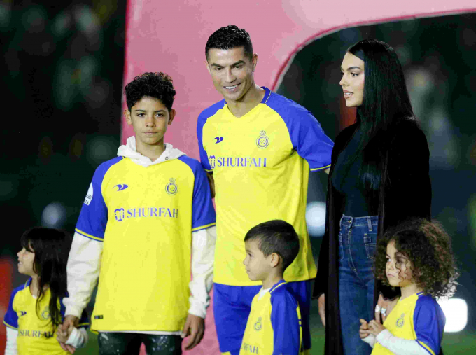 Lễ ra mắt Ronaldo tại Al Nassr thu hút lượt xem khổng lồ, ăn đứt chung kết World Cup 2022