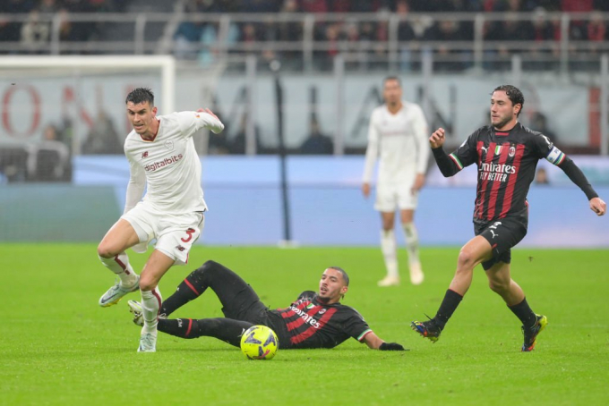 Phòng ngự chủ quan, AC Milan bị chia điểm chỉ trong 5 phút cuối