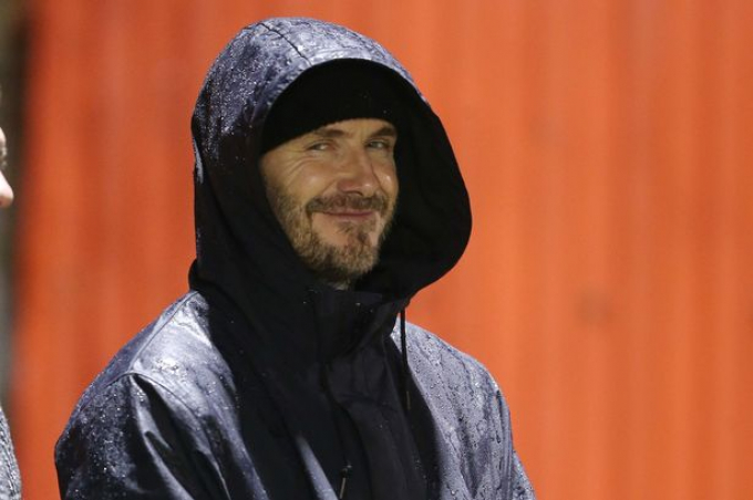 Beckham leo rào, đội mưa đến xem con trai thi đấu