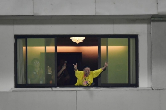 Mỹ nữ Itaewon Class diễm lệ cổ vũ đội bóng của Madam Pang chiến thắng